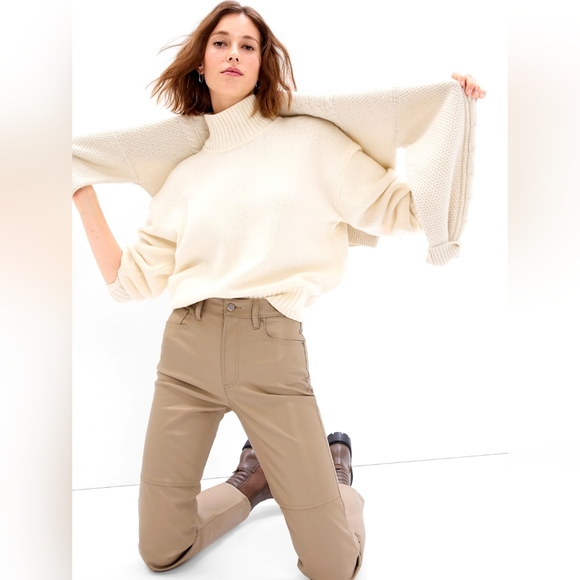 High Rise Faux-Leather Cheeky Straight Pants - Picture 3 of 9